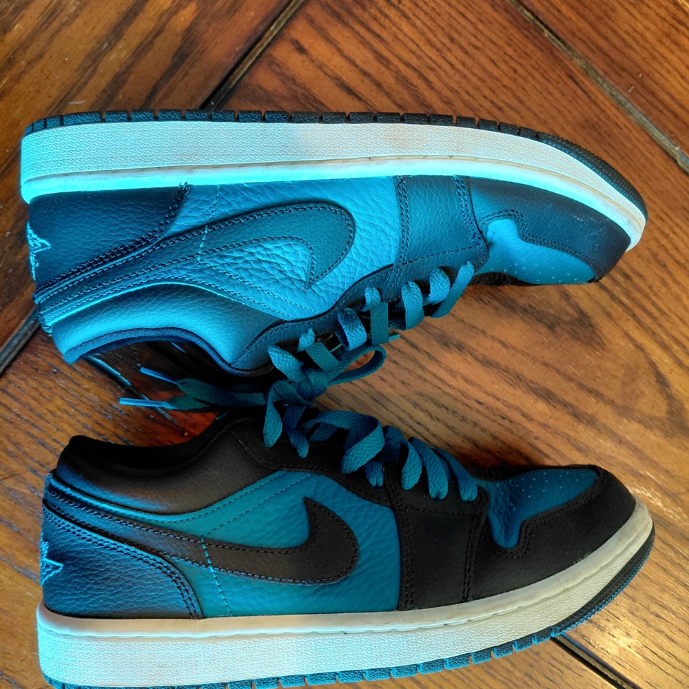 NWT NIKE Womans Air Jordan 1 low SE split Bright Spruce Sneakers Retail $199 - Picture 3 of 8